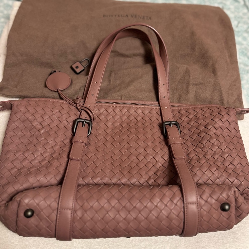 Bottega Veneta Mauve Woven Leather Shoulder Bag - Picture 10 of 10